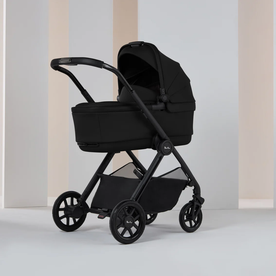 Reef-2-Space-Carrycot-on-Chassis-Carousel